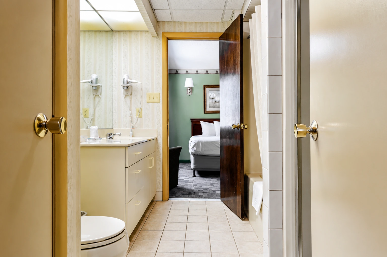 One Bedroom Efficiency Suite