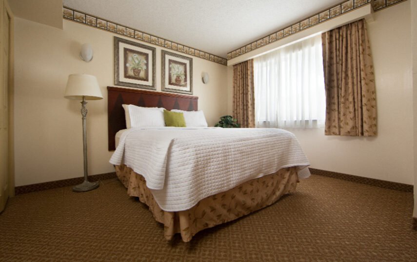 303 Two BDRM efficiency Bedroom1 Queen 1