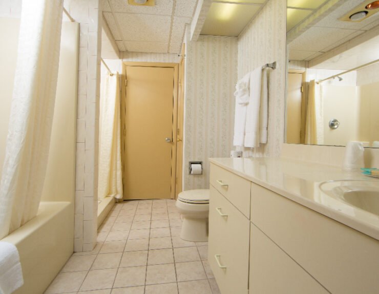 312 One BDRM Efficiency Bathroom 1 1