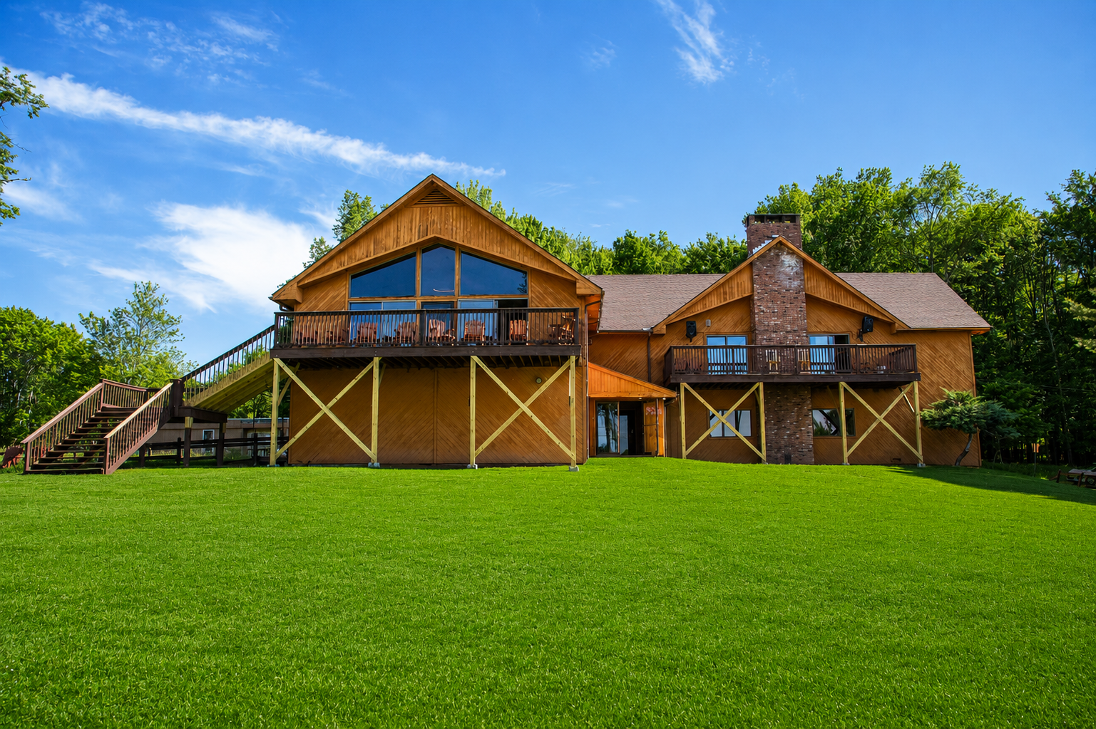 Villa Roma property surrounded by Catskills greenery